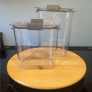 Rubbermaid Brilliance storage containers - like new!